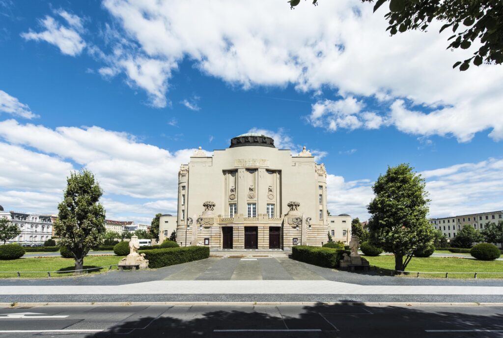 Das Große Haus am Schillerplatz