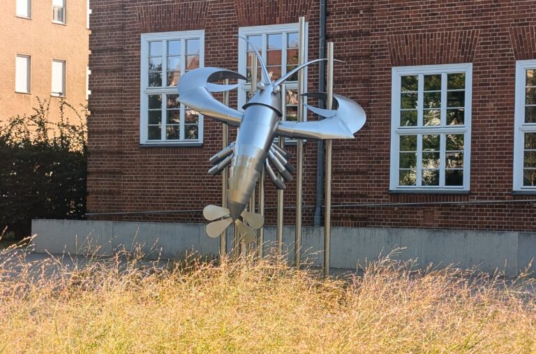 Cottbuser Wappentier - Krebs vor dem Stadthaus