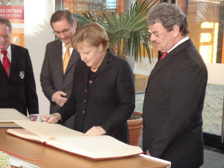 Angela Merkel Eintrag ins Goldene Buch