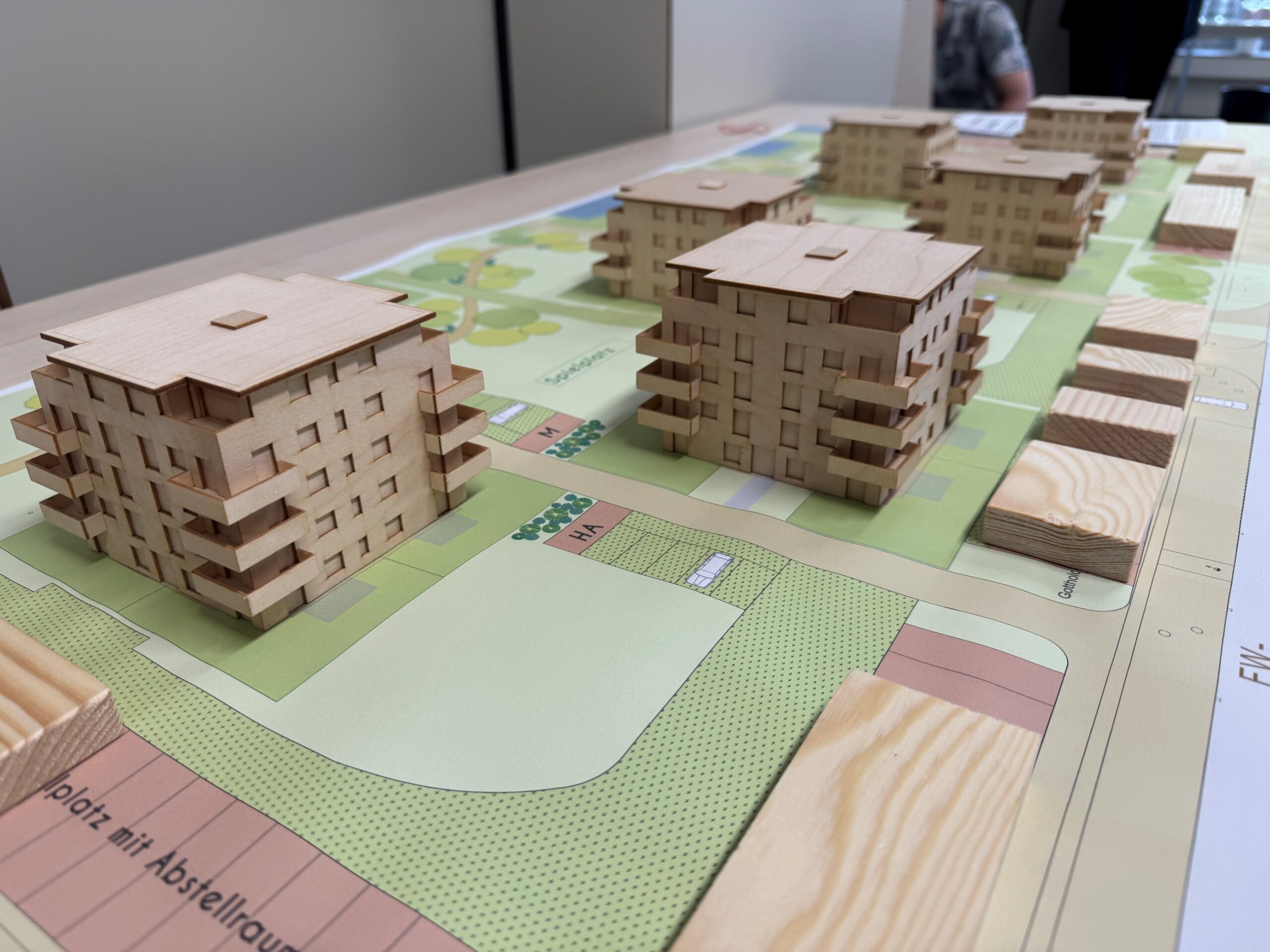 Modell des Vorhabens „Wohnen im Park“ der Kooperation IQ Wohnbau für die Gotthold-Schwela-Straße
