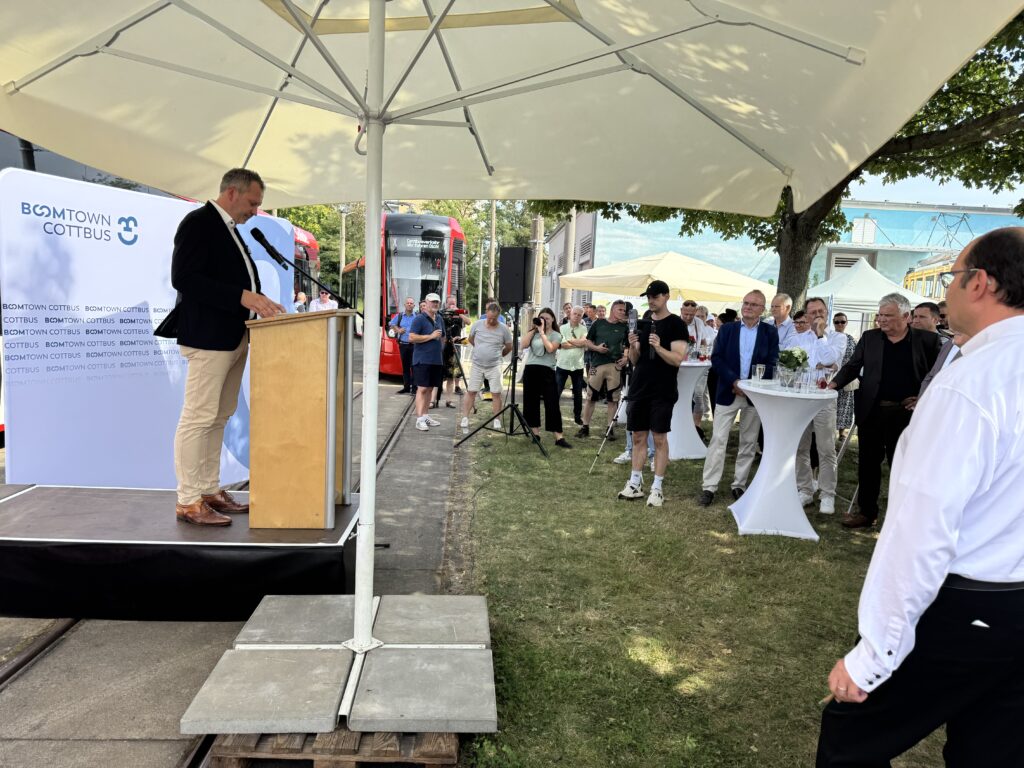 Inbetriebnahme der neuen Straßenbahnen