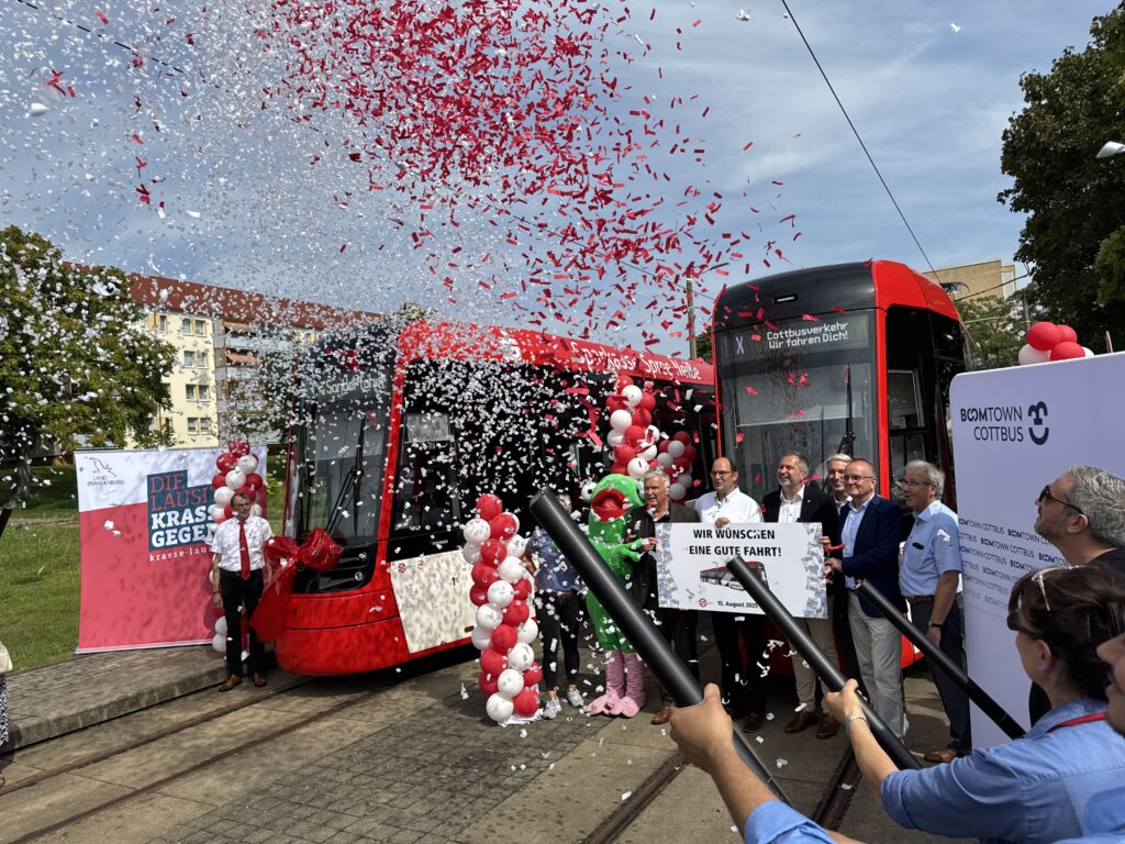 Inbetriebnahme der neuen Straßenbahnen