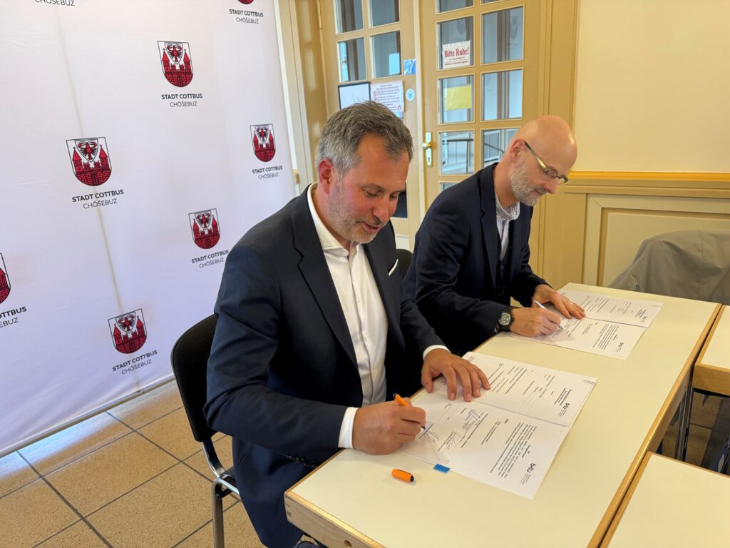 Kooperation Musikpädagogik: OB Schick und Prof. Schmidt unterzeichnen den Vertrag