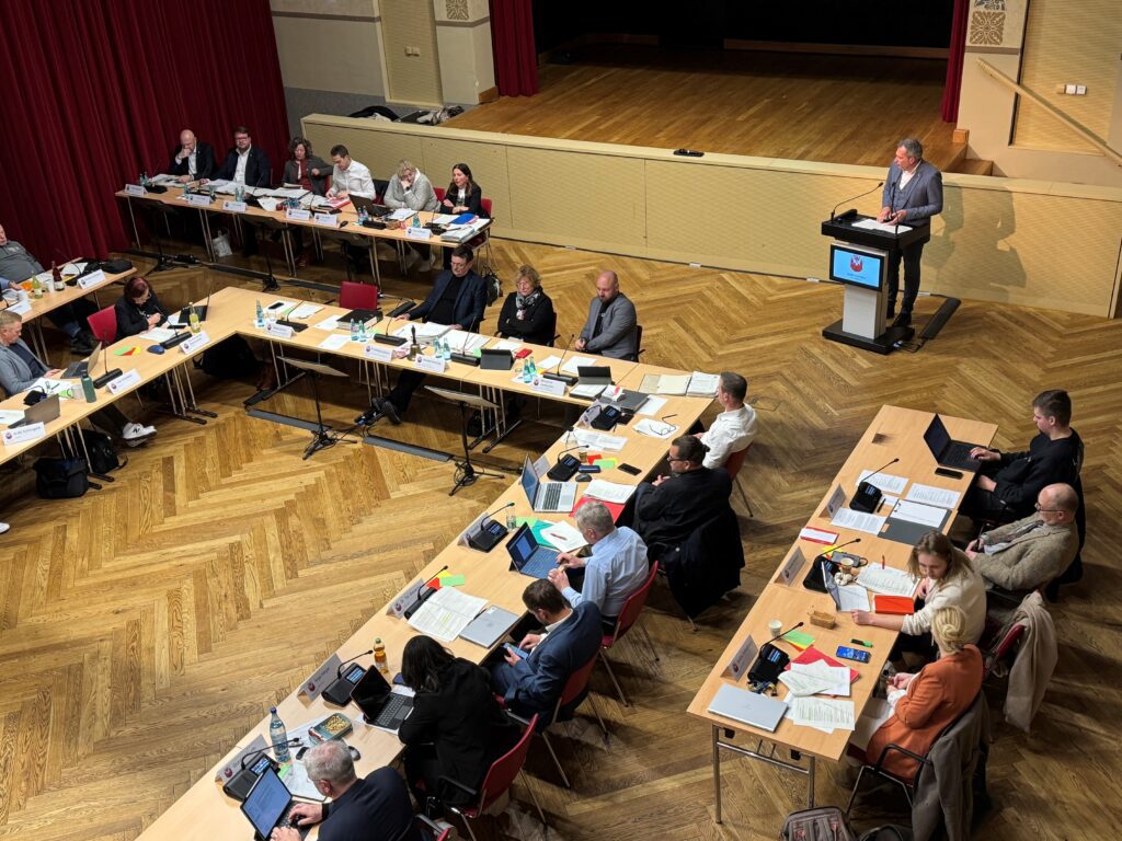 Oberbürgermeister auf der 15. Tagung der Stadtverordnetenversammlung